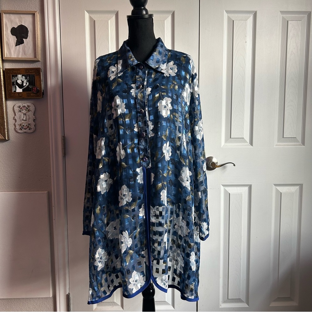 A&G Connections Vintage sheer blue & white floral long sleeve button blouse